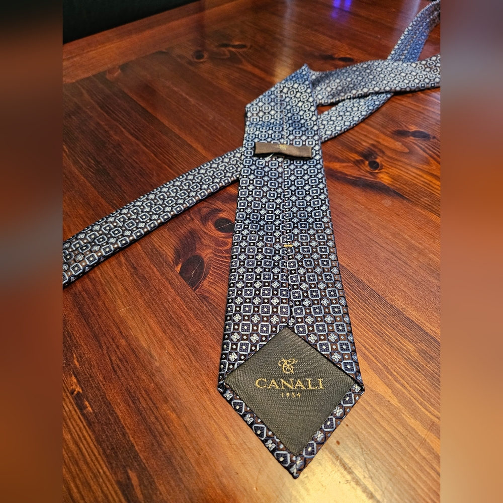 Canali mens 100% silk tie in like new condition.